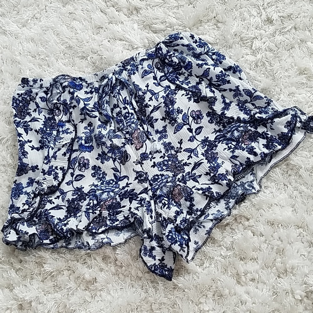 Floral soft and flowy shorts, medium